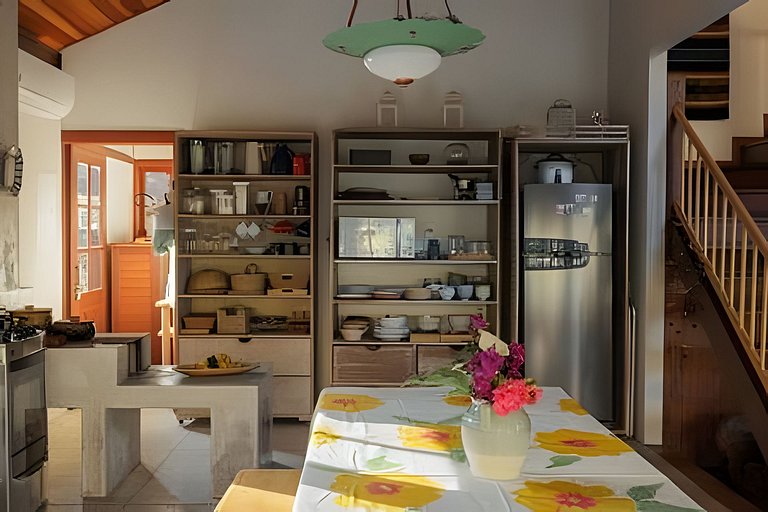 Casa de fazenda com rio, sauna e lareira