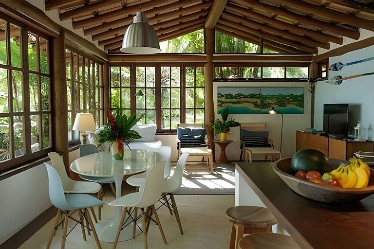 Casa pé na areia com acesso só de barco