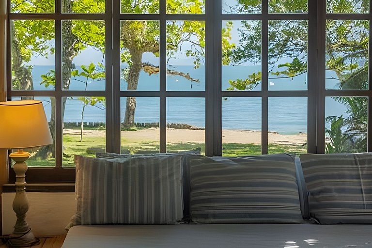 Casa pé na areia com acesso só de barco