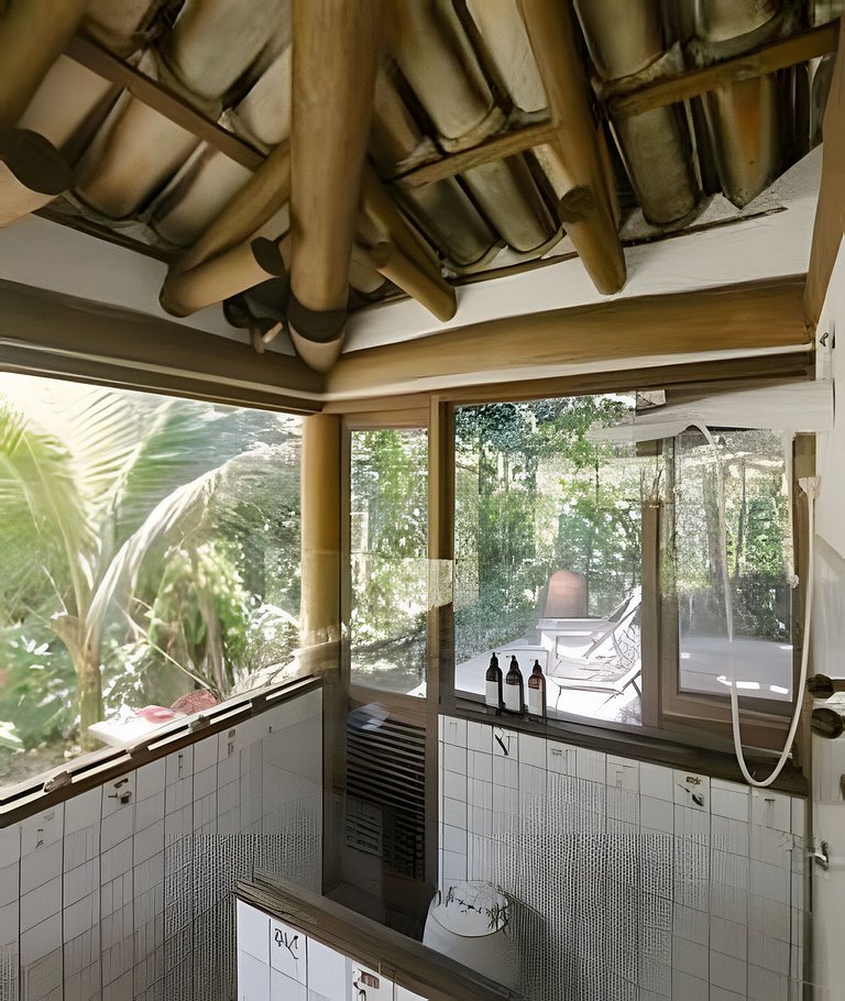 Casa pé na areia com acesso só de barco