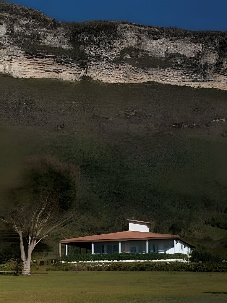 Casa de fazenda com piscina e vista para o Sincorá