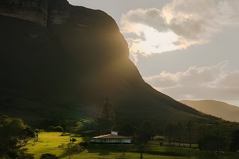 Casa de fazenda com piscina e vista para o Sincorá
